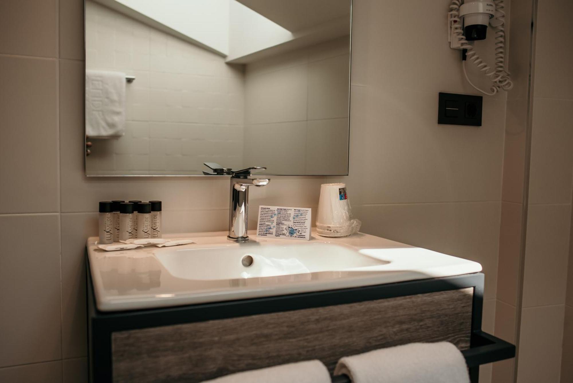 Hotel Lux เมลิเด ภายนอก รูปภาพ